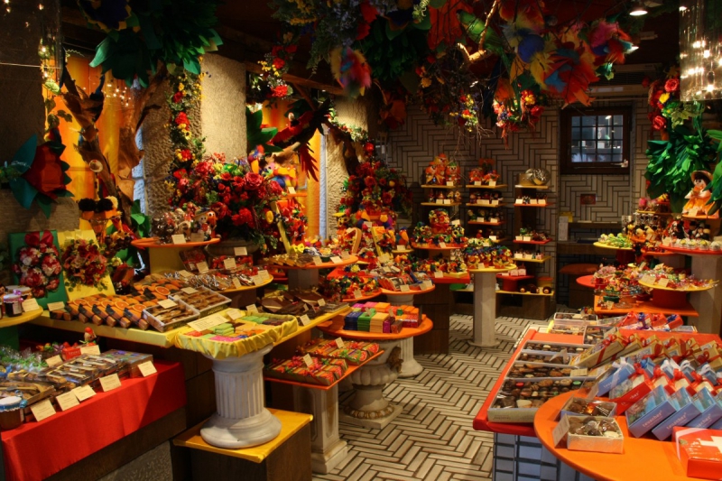 vente-GUILLAUMES-min_candy_store_chocolate_shop_chocolate_switzerland-393515